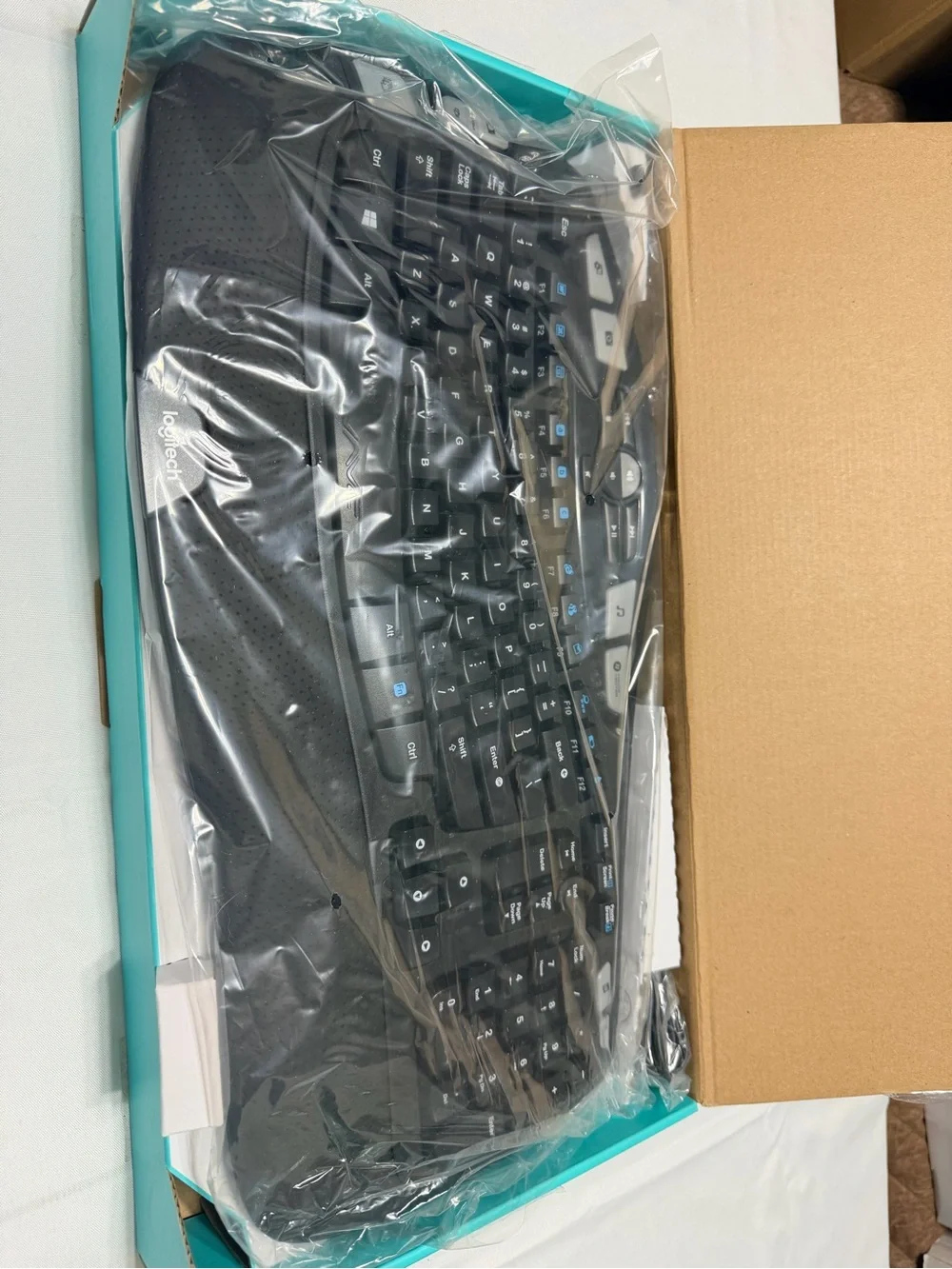 Logitech MK550 Wireless Keyboard and Mouse Combo Comfort Wave
